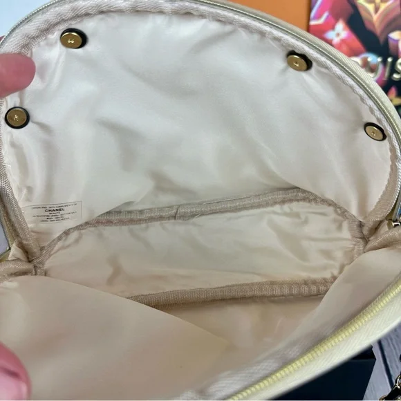 CHANEL gold metallic crossbody pouch CUSTOM with chain and bag charm - Picture 10 of 12